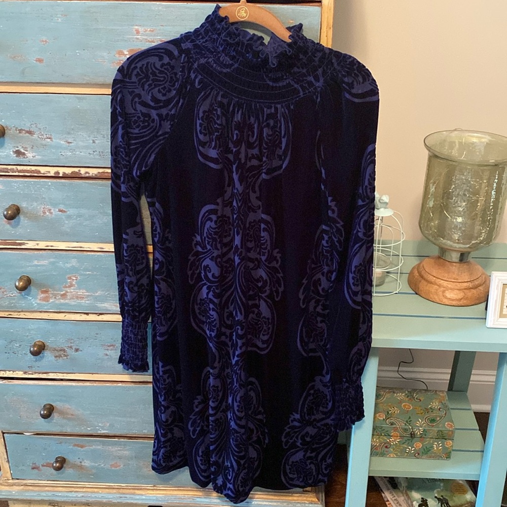 Alexia Admor beautiful blue velvet dress mock neck. Gorgeous detailing.